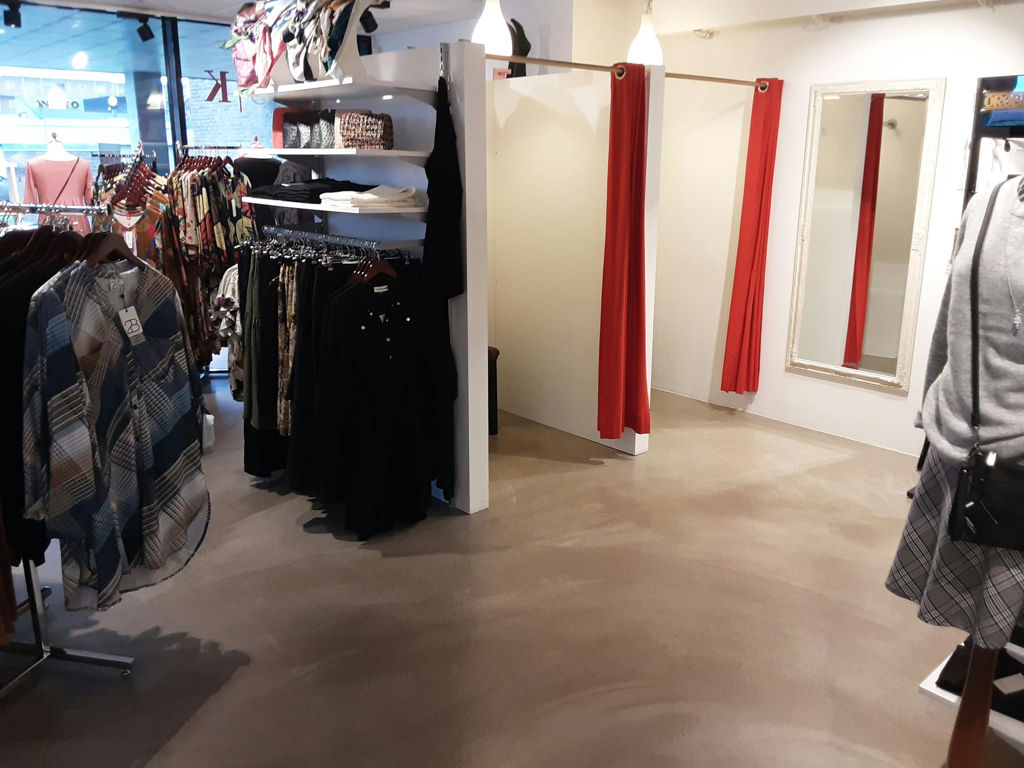 dametøj forretning i Silkeborg 143 m2 sælges - Saxis